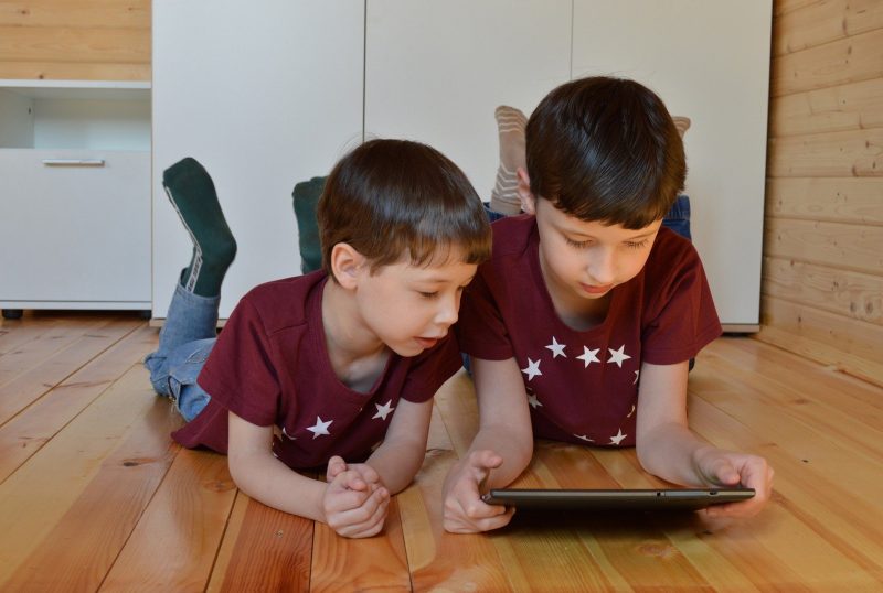 Pre nego što detetu date tablet u ruke, o ovim stvarima morate da povedete računa: Tablet nije igračka!