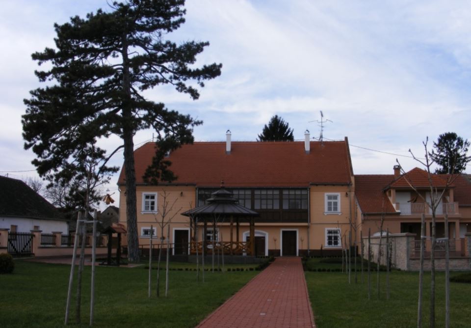 M.Milanković, rodna kuća u Dalju