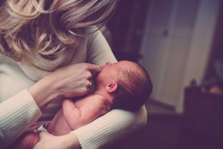 “Kako dođavola, trudnoća je 9 meseci?”: Poznati američki reper čeka 13. dete, a ima samo 25 godina