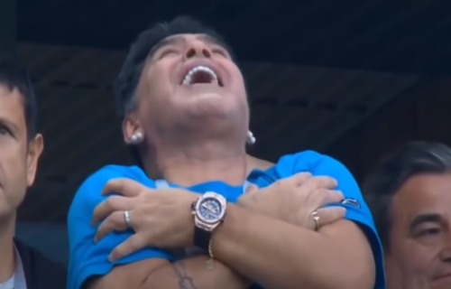 Dijego, sada si preterao! Maradona usred plesa skinuo pantalone i pokazao ZADNJICU (VIDEO)