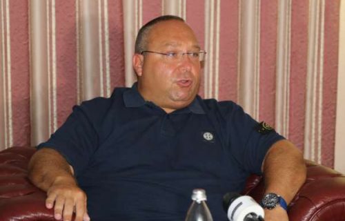Mnogo je lakše i komotnije tamo: Isplivale poruke koje otkrivaju Vuletićeve sramne namere sa detetom (16)