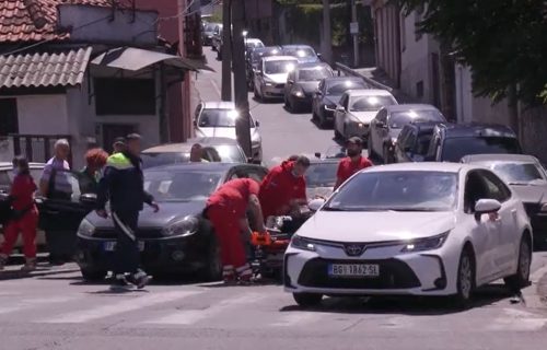 Sudar u Beogradu: Trudnicu izvukli iz automobila, povređeno i jedno DETE