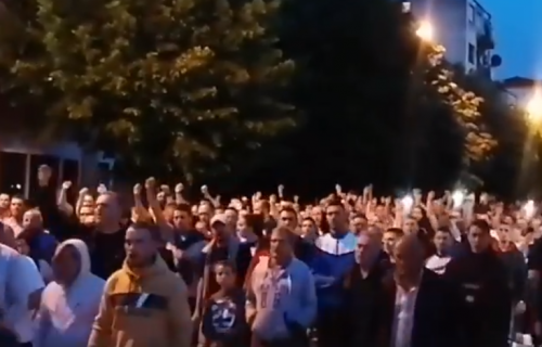 Na protestu u Beranama bačene petarde, skup nastavljen mirno, demonstranti čekaju odluku iz Nikšića (VIDEO)