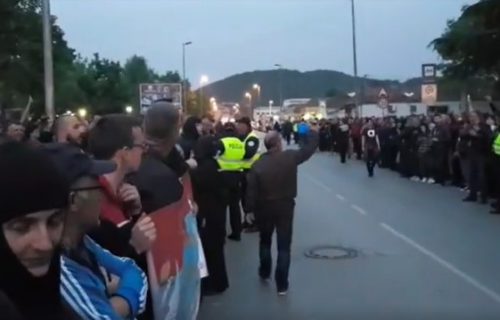 NIKŠIĆ I VEČERAS NA NOGAMA: Vernici se skupili ispred suda, čeka se puštanje vladike Joanikija (VIDEO)