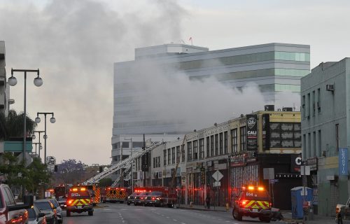 Odjeknula eksplozija u Los Anđelesu: Najmanje 11 vatrogasaca povređeno u požaru (FOTO+VIDEO)