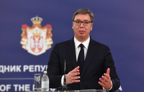 "U Belu kuću ne idemo sa belom zastavom nego sa crveno-plavo-belim barjakom": Vučić o poseti Vašingtonu