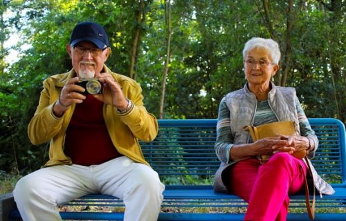 Od danas  počinje primena penzionerskih kartica: Silni popusti za najstarije sugrađane