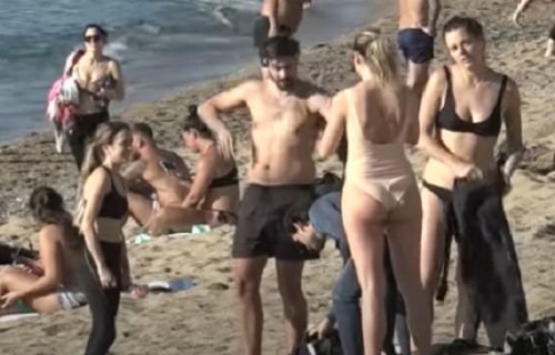 Živela sloboda! Španci zaboravili na koronu i SKINULI SE na plaži u Barseloni (VIDEO)