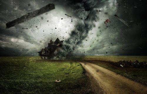 "Apokalipsa" u Češkoj: Tornado pogodio zemlju, letelo kamenje i objekti (VIDEO)