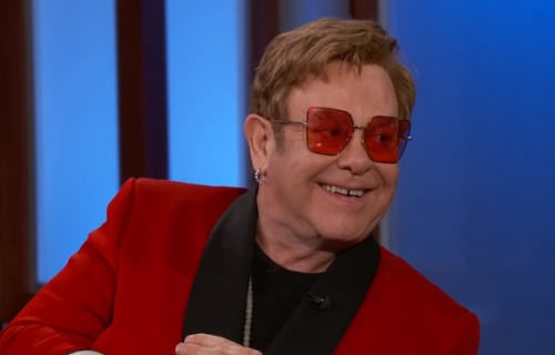 Elton Džon pozvao fanove da zajedno gledaju film "Rocketman": Podelio detalje iz privatnog života