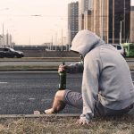 Policija moli decu da prestanu sa novim trend TikTok izazovom "AI beskućnik"