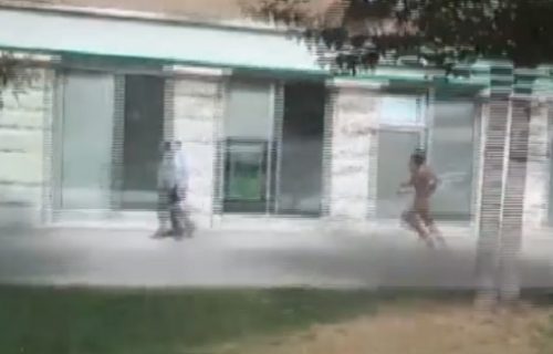 GOLA socijalna distanca: Muškarac trčao nag po Splitu, izludeo policajce (VIDEO)
