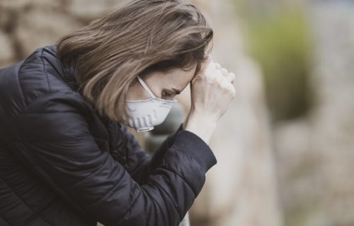 "PUSTITE ME VIŠE DA UMREM!" Medicinska sestra se 2 meseca bori sa koronom, kraj ni na vidiku