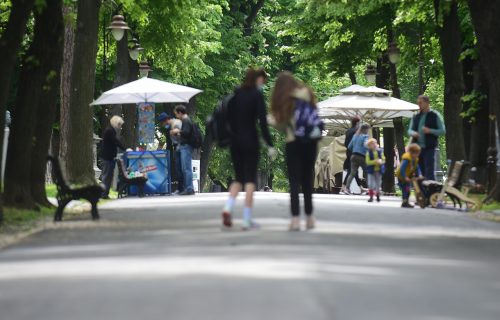 Zatvaraju se tržni centri i kafići? Ako broj zaraženih skoči iznad 5 odsto, struka predlaže OŠTRIJE MERE