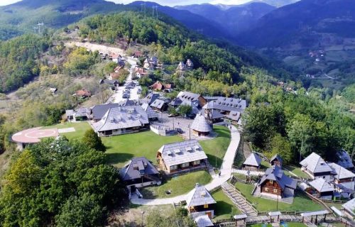 Voz "Nostalgija" počeo da saobraća Šarganskom osmicom: Ovo su cene karata