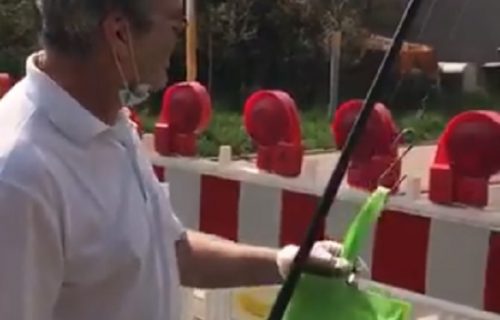 Korona zatvorila put, štapovima za pecanje kupuju hleb i kroasane (VIDEO)