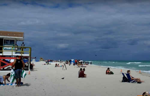 Amerikanci pohrlili na plaže: Veći rizik od širenja korone