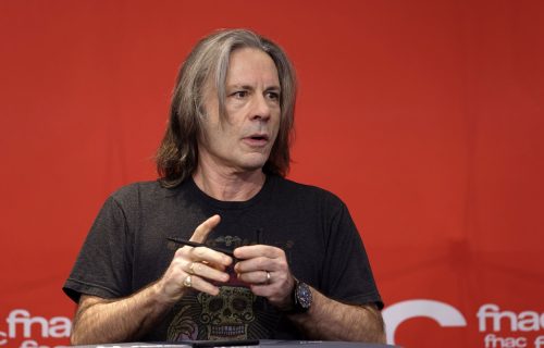 Frontmen "Mejdena" ne krije tugu: Preminula bivša supruga Brusa Dikinsona (VIDEO)