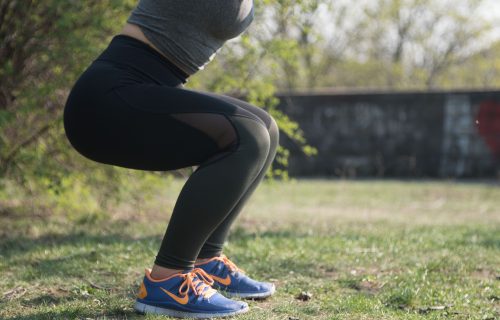 Samo JEDNA VEŽBA je dovoljna da ZATEGNETE bokove i ZADNJICU (VIDEO)