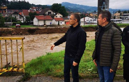 Stefanović sa Žandarmerijom u centru Ljubovije: Spasavaju most, BUJICA preti da ga SRUŠI! (FOTO+VIDEO)