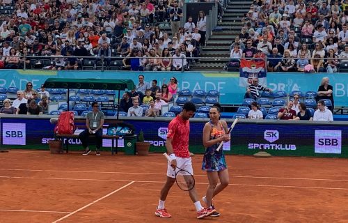 Novak i Jelena posle “sto godina”! Olga i Ziki sa druge strane mreže, vrištanje od smeha! (VIDEO+FOTO)