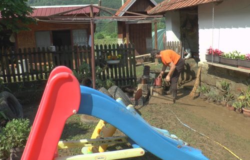 Dan posle poplava kod Dragačeva: Voda je nadošla za deset minuta i nosila sve pred sobom (FOTO)