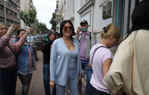 Anastasija, Lidija i Ceca stigle na kliniku, a uzbuđena buduća baka je imala da poruči samo jedno (FOTO)