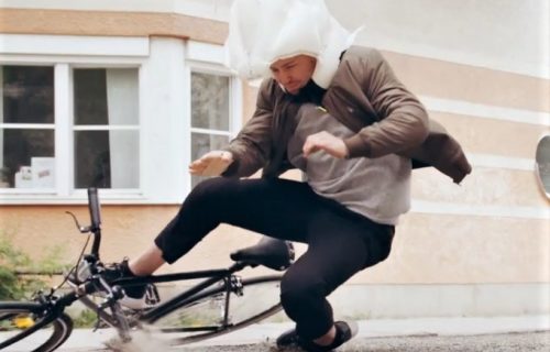 Umesto kacige, biciklisti u Švedskoj nose VAZDUŠNI JASTUK (VIDEO)