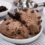 Domaće je uvek najbolje: Jednostavan recept za posni sladoled od čokolade sa višnjama