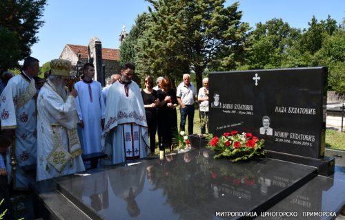 "Sačuvao je obraz i čast kao čovek": Mitropolit Amfilohije služio parastos Momiru Bulatoviću (FOTO)