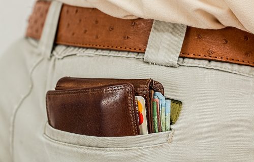 Gotovina ili kartica: Koje je češće sredstvo plaćanja?