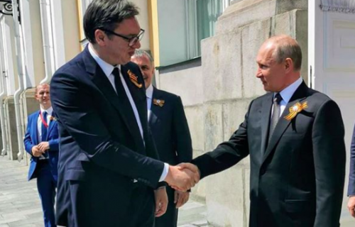 Putin ispratio Vučića ispred Kremlja (FOTO)
