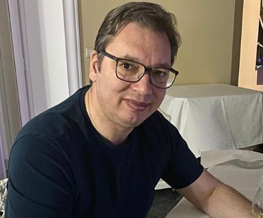 "Na sve se čovek navikne": Vučić otkrio šta radi nakon napornog dana (FOTO)