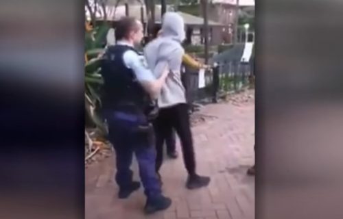 Mladić je jaukao: Australija bruji o brutalnom hapšenju, policajac pod istragom (VIDEO)