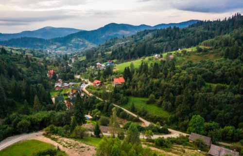 Jovan prodaje imanje jeftinije od stana u gradu: Voćnjak, plantaža, vinograd i vikendica za cenu koja ostavlja bez reči!