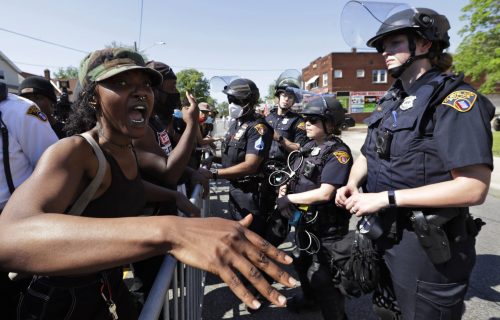 Stručnjaci saglasni: Američkim policajcima potrebni bolji trening i praksa