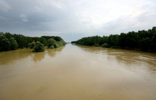 U Srbiji OPADA nivo reka u poplavljenim područjima: Još se traga za muškarcem nestalim u Raški