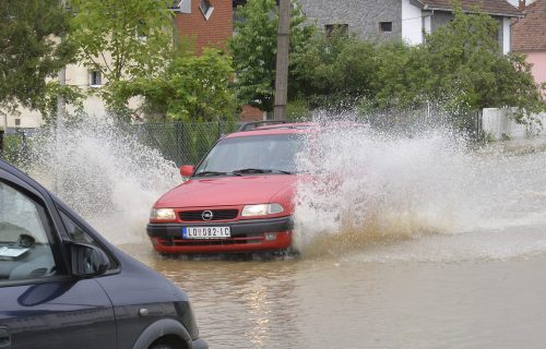 Vanredno u 23 opštine: Poplavni talas se slio u Zapadnu Moravu, stotine građana EVAKUISANO (FOTO)