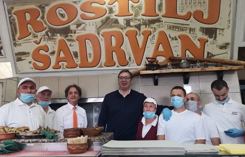 Vučić svratio kod legendarnog Jonuza i otkrio: "Ovde su najbolji ćevapi u Pazaru" (FOTO)