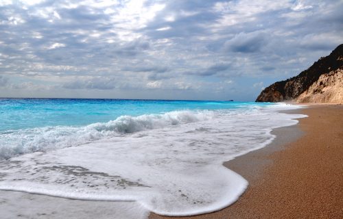 Socijalna distanca je ovde prioritet: Koja je NAJBEZBEDNIJA plaža za turiste u Evropi?