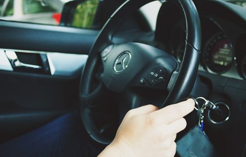 Evo zašto MORATE da pritisnete kvačilo kada startujete auto