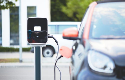 Počinje izgradnja zelenih stanica: Evo šta čeka vozače električnih automobila na putevima u Srbiji