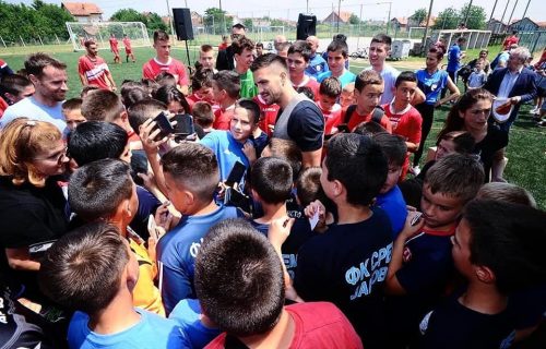 Najslađe druženje! UŽIVALI sa idolom, Tadić i Kokeza delili opremu (FOTO)