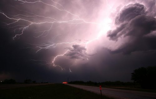 Oluja HRLI ka Srbiji: Snažno nevreme pogodilo Istru, pada jaka kiša, očekuje se i GRAD (FOTO)