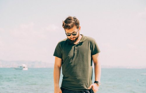Za muškarce sa stilom: Top 5 načina kako da nosite polo majicu