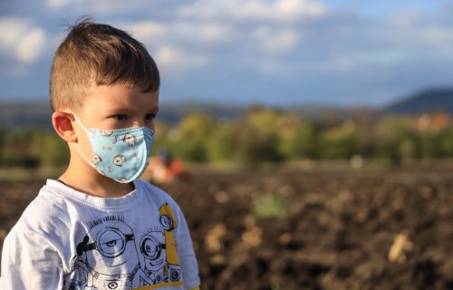 Maske OBAVEZNE i za decu! Vlada donela novu meru protiv KORONE, pročitajte detaljno objašnjenje