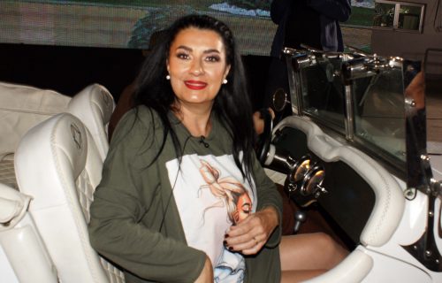 Saški Karan nude BASNOSLOVNU CIFRU za ulazak u Zadrugu? Pevačica šokirana iznosom! (FOTO)