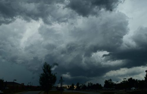 RHMZ ima novu najavu: Očekuju nas pljuskovi sa grmljavinom, na snazi ŽUTI METEOALARM