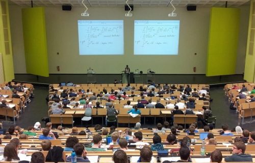 Nastavljena isplata novca studentima za troškove školarine, studentska kartica uslov za isplatu sredstava