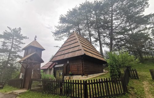 Jedinstvena crkva na padinama Zlatibora: Samo ovde možete videti sobrašice – trpeze za celo selo (FOTO)